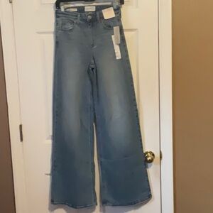 Universal Threads High Rise Wide Leg Medium Wash Women’s Flare Jeans Size 2 NWT